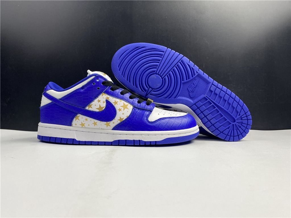 Svp*me x Nike SB Dunk Low DH3228-100
